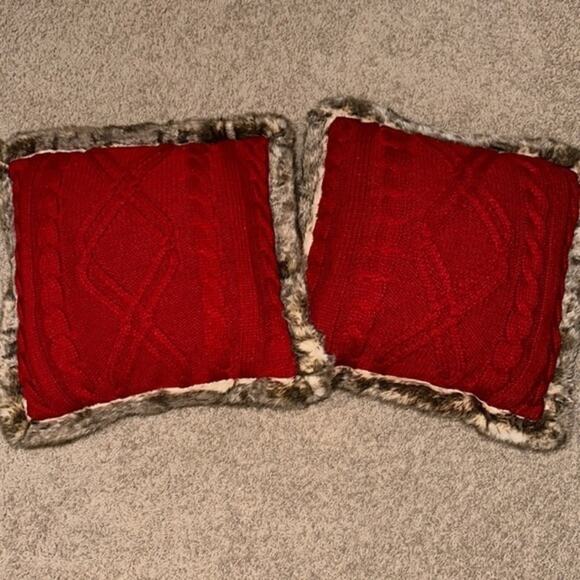 Pair of Adorable Pillows Sweater & Faux Fur - Picture 1 of 2